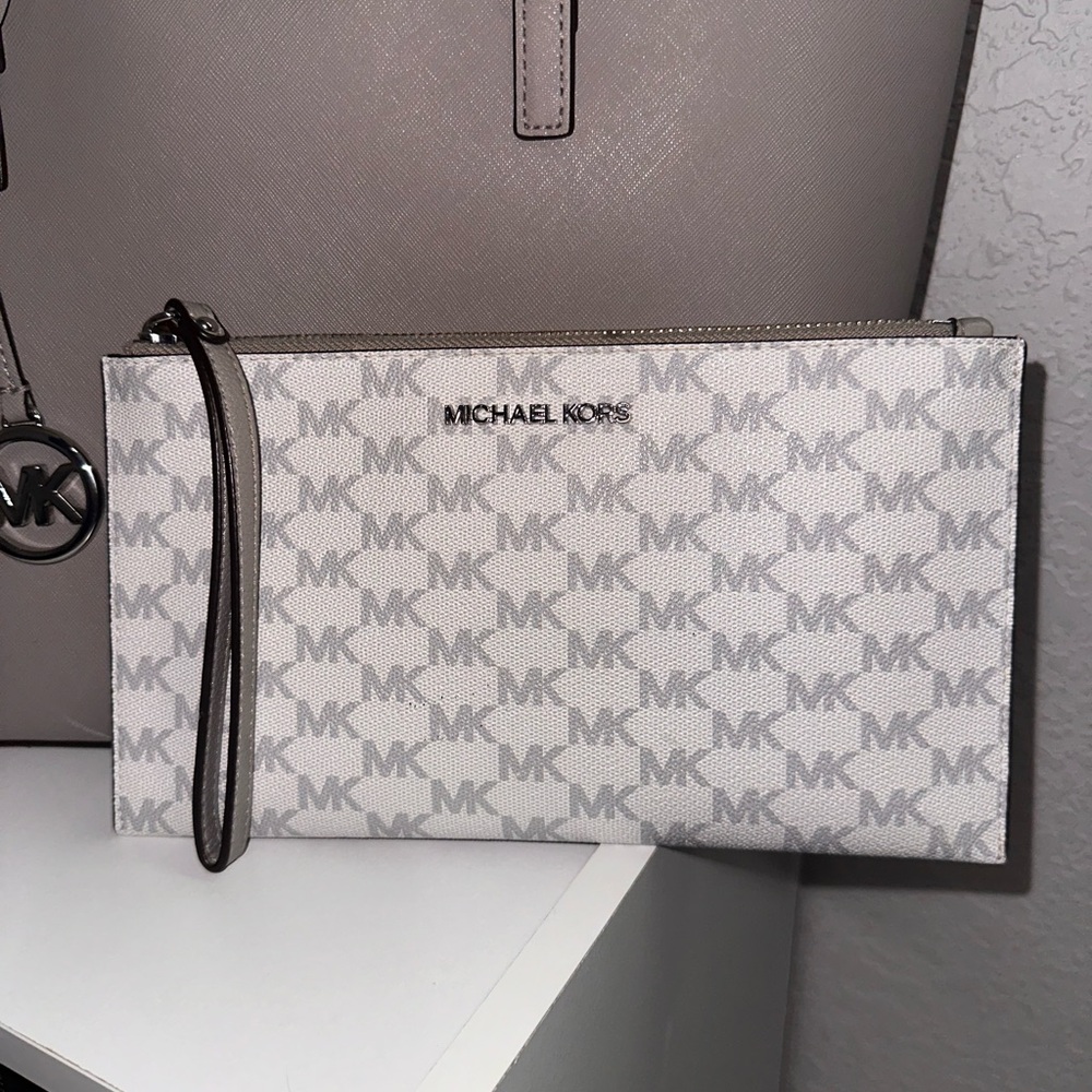 SOLD** Authentic Michael Kors Wristlet